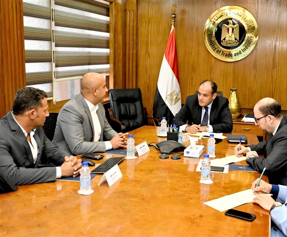مصر تستهدف التحول فى مجال تكنولوجيا تحويل المركبات للعمل بالطاقة الكهربائية مصر تستهدف التحول فى مجال تكنولوجيا تحويل المركبات للعمل بالطاقة الكهربائية