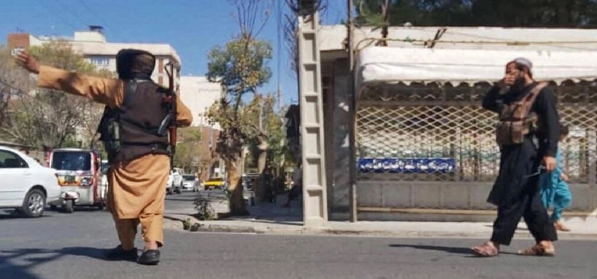 مقتل 18 شخص بينهم رجل دين بارز في تفجير مسجد بأفغانستان مقتل 18 شخص بينهم رجل دين بارز في تفجير مسجد بأفغانستان