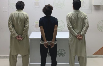 ضبط مقيمين ومخالف لسرقتهم قواطع كهربائية في الرياض