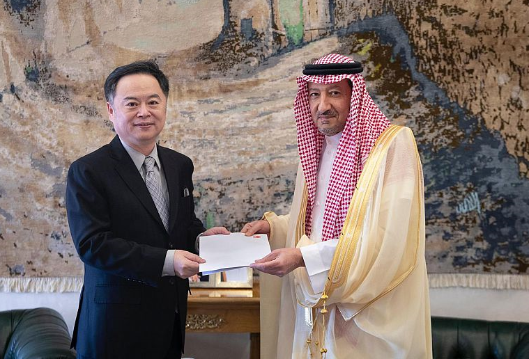 خادم الحرمين يتلقى رسالة خطية من الرئيس الصين تتناول العلاقات بين البلدين خادم الحرمين يتلقى رسالة خطية من الرئيس الصين تتناول العلاقات بين البلدين
