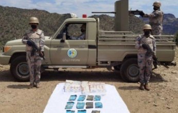 السعودية.. القبض على مخالفين بحوزتهما 11 كجم «حشيش» و37800 قرص خاضع لتنظيم التداول الطبي