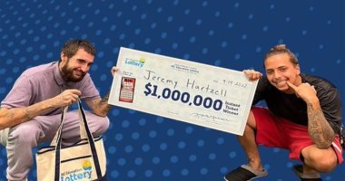 أمريكي يفوز بمليون دولار يانصيب بعد شرائه تذكرة بـ 10 دولارات أمريكي يفوز بمليون دولار يانصيب بعد شرائه تذكرة بـ 10 دولارات