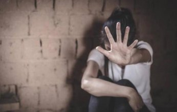 جريمة بشعة تهز الهند.. 6 ذئاب يغتصبون فتاتين ويقتلونهما خنقاً