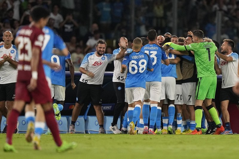 نابولي يتقدم بالهدف الرابع في شباك ليفربول نابولي يتقدم بالهدف الرابع في شباك ليفربول
