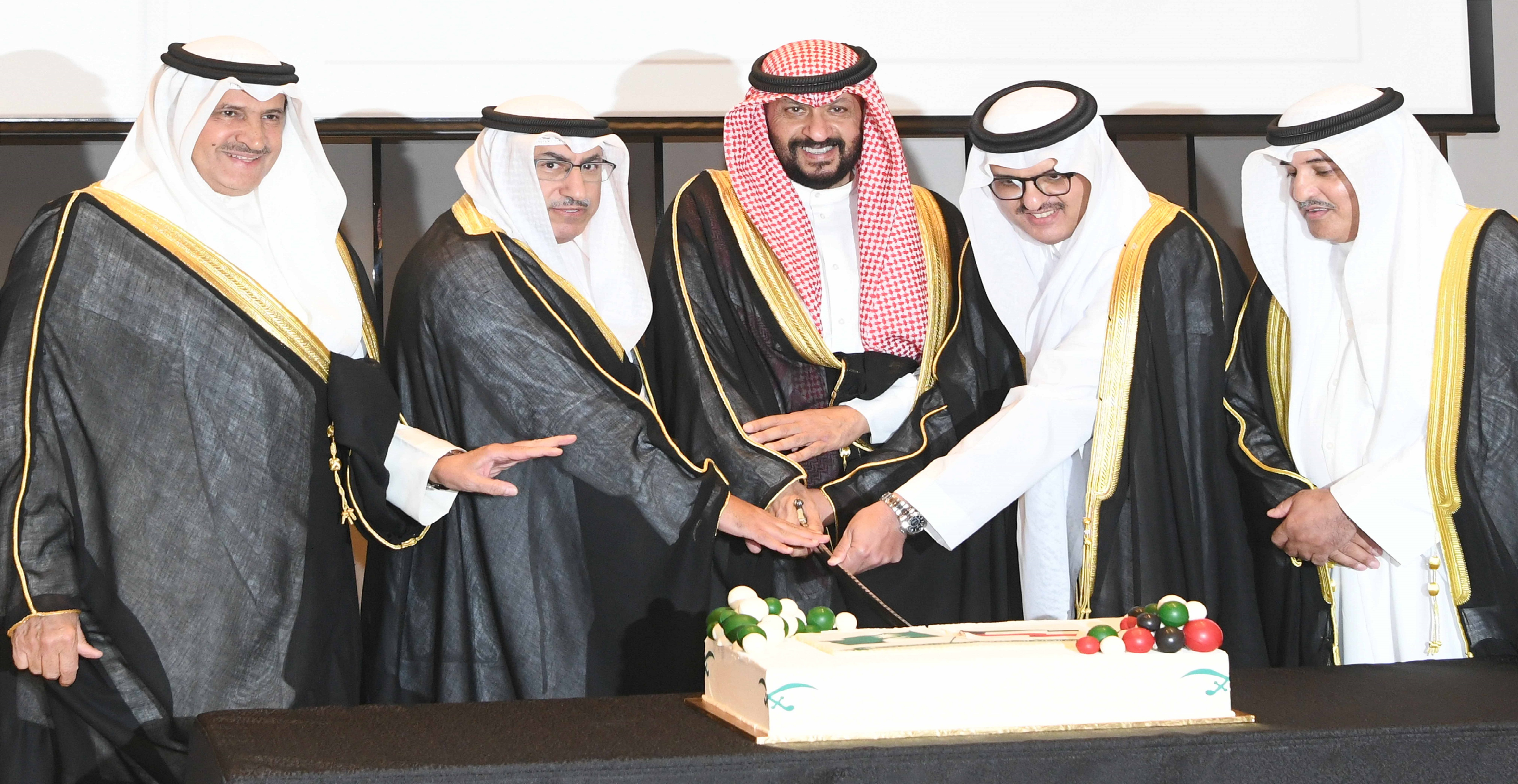 الدكتور محمد الفارس يؤكد حرص الشعب الكويتي على مشاركة السعودية فرحتها باليوم الوطني الدكتور محمد الفارس يؤكد حرص الشعب الكويتي على مشاركة السعودية فرحتها باليوم الوطني