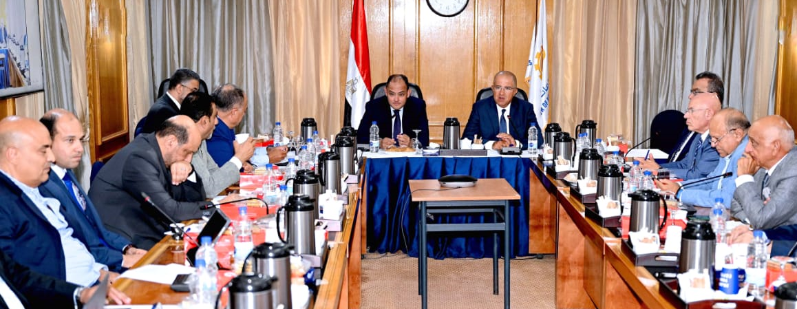 وزير التجارة والصناعه المصري: الحكومة تسعى لإيجاد حلول عاجلة لتوفير المواد الخام ومستلزمات الإنتاج وزير التجارة والصناعه المصري: الحكومة تسعى لإيجاد حلول عاجلة لتوفير المواد الخام ومستلزمات الإنتاج