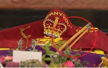 تعرف على سبب كسر عصاه على نعش الملكة إليزابيث الثانية