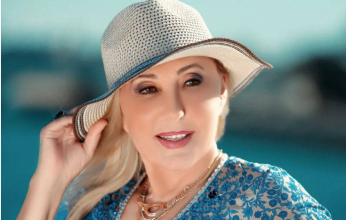 نادية الجندي تشارك جمهورها بصور جديدة على فيس بوك