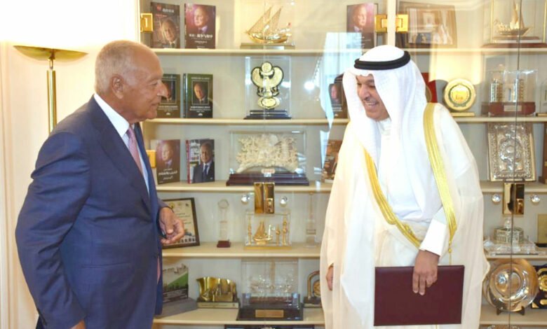 الغانم يقدم أوراق اعتماده مندوبا دائما للكويت لدى الجامعة العربية الغانم يقدم أوراق اعتماده مندوبا دائما للكويت لدى الجامعة العربية