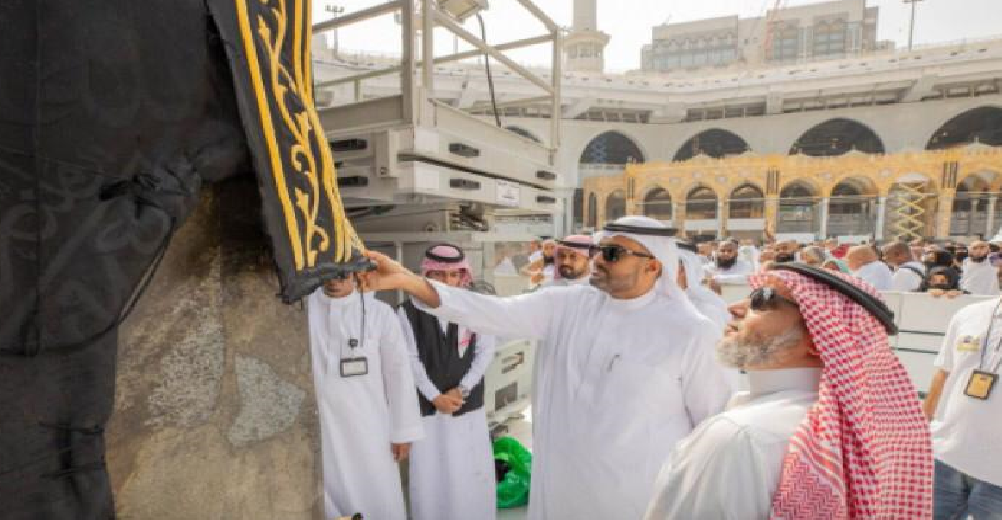 رئاسة الحرمين تنفذ أعمال الصيانة لكسوة الكعبة المشرفة رئاسة الحرمين تنفذ أعمال الصيانة لكسوة الكعبة المشرفة