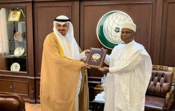 قنصل الكويت لدى السعودية يقدم أوراق اعتماده مندوبا دائما لمنظمة التعاون الإسلامي