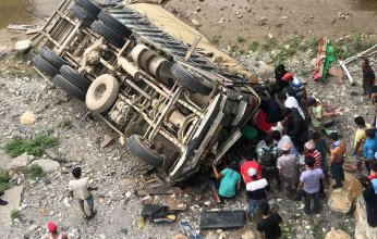 مصرع 4 وإصابة 24 إثر اصطدام شاحنة فى نيبال