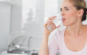 شرب الماء يخفف من أوجاع وآلام الشيخوخة