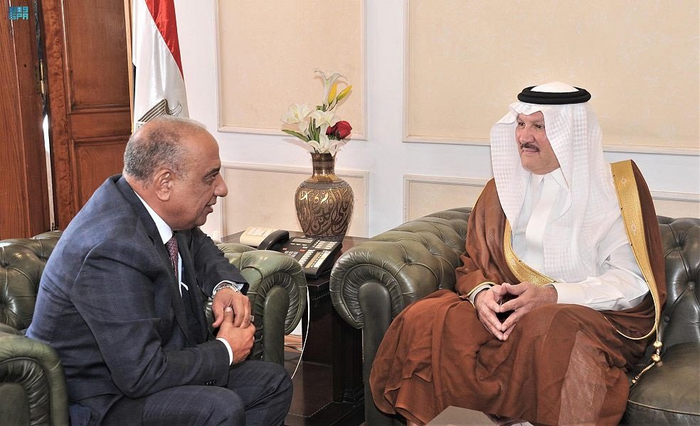 السفير السعودي بالقاهرة يلتقي بوزير قطاع الأعمال العام المصري السفير السعودي بالقاهرة يلتقي بوزير قطاع الأعمال العام المصري