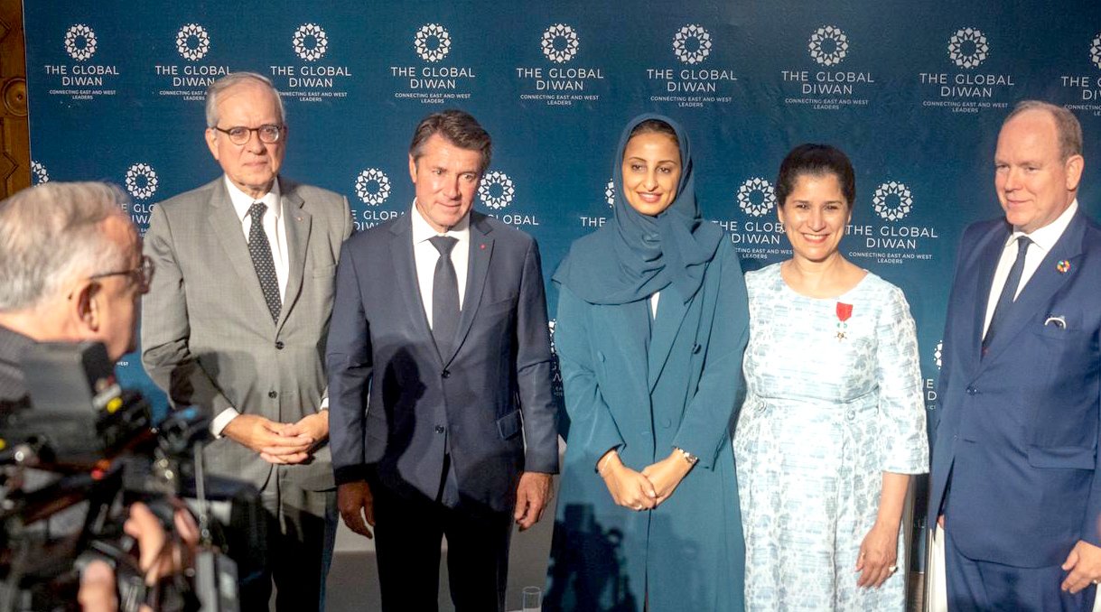 فرنسا تمنح الشيخة انتصار الصباح وسام جوقة الشرف برتبة فارس فرنسا تمنح الشيخة انتصار الصباح وسام جوقة الشرف برتبة فارس