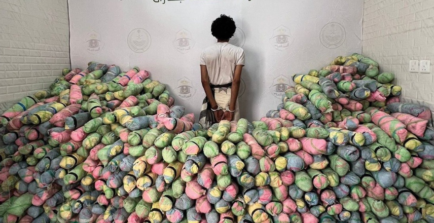 السعودية.. ضبط مخالف لنظام أمن الحدود بحوزته (441.5) كيلوجرام من "القات" بفيفا السعودية.. ضبط مخالف لنظام أمن الحدود بحوزته (441.5) كيلوجرام من "القات" بفيفا