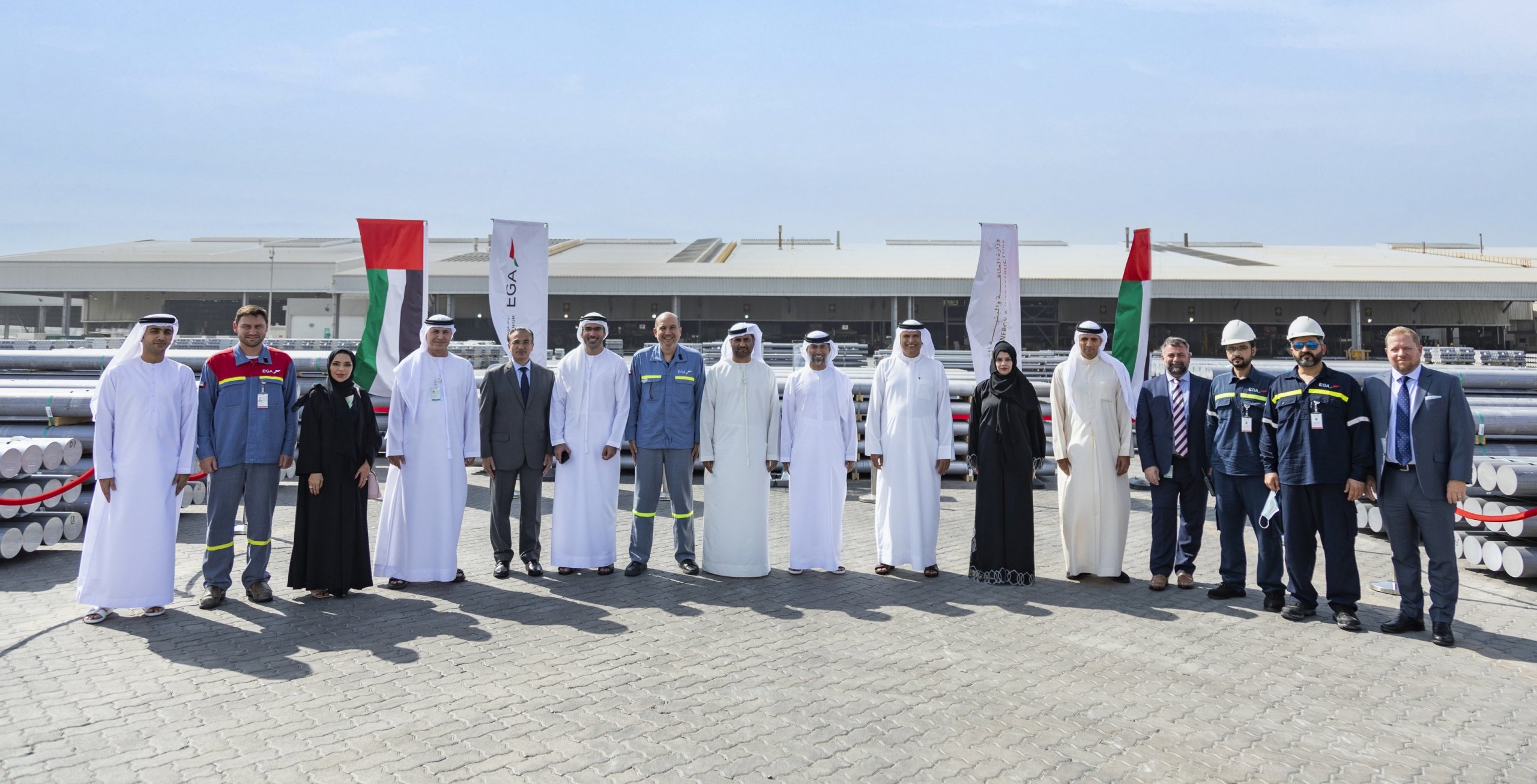 اتفاقية بين "الإمارات للألمنيوم" و"الطاقة والبنية التحتية" للانضمام إلى مبادرة "الريادة في الهيدروجين" اتفاقية بين "الإمارات للألمنيوم" و"الطاقة والبنية التحتية" للانضمام إلى مبادرة "الريادة في الهيدروجين"