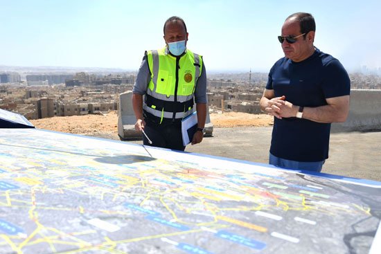 الرئيس السيسي يتفقد الأعمال الإنشائية لتطوير عدد من الطرق والمحاور بالقاهرة الكبرى الرئيس السيسي يتفقد الأعمال الإنشائية لتطوير عدد من الطرق والمحاور بالقاهرة الكبرى