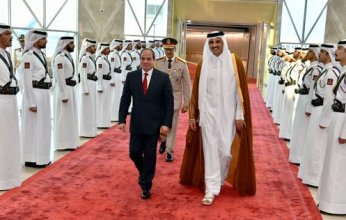 أمير قطر يستقبل الرئيس المصري عبد الفتاح السيسى بمطار حمد الدولى فى الدوحة