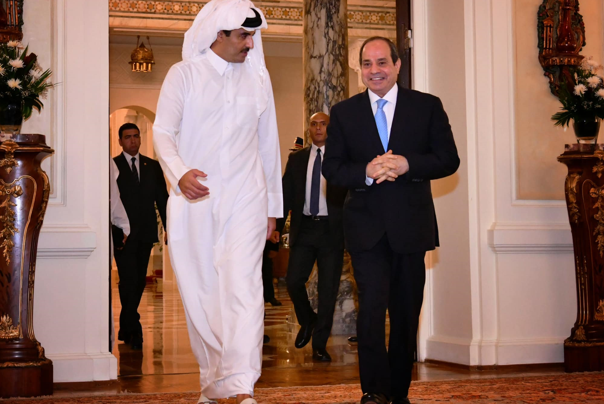 الرئيس السيسي يجري اتصالاً هاتفياً مع أمير دولة قطر قبل مغادرة الدوحة الرئيس السيسي يجري اتصالاً هاتفياً مع أمير دولة قطر قبل مغادرة الدوحة