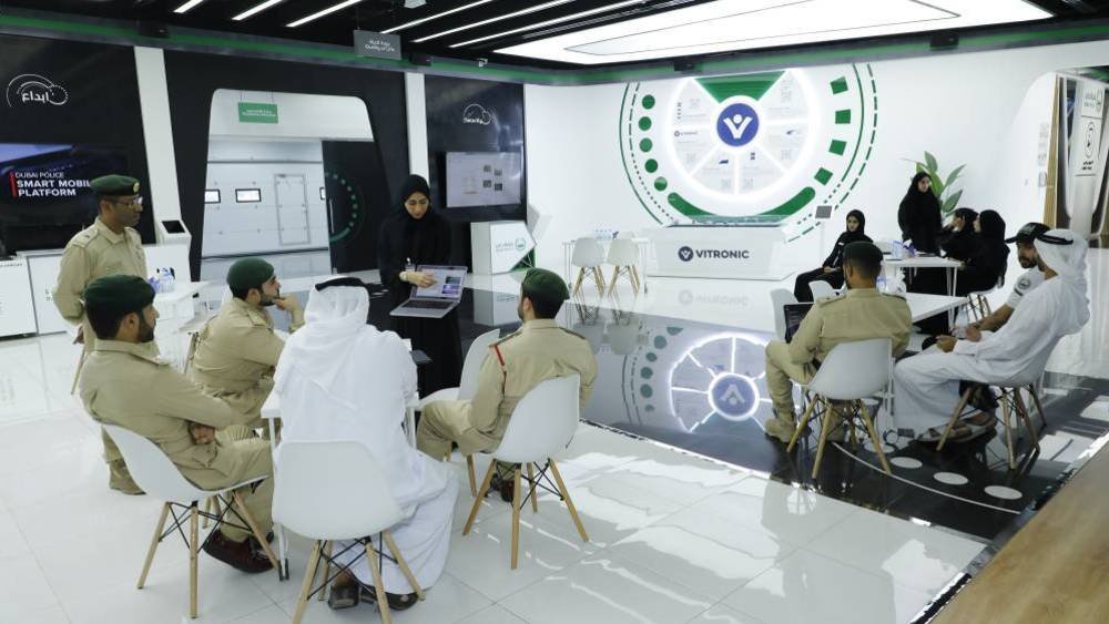 دبي.. جلسة عصف ذهني لمنتسبي الدفعة الثالثة من برنامج دبلوم «الابتكار والمواهب» دبي.. جلسة عصف ذهني لمنتسبي الدفعة الثالثة من برنامج دبلوم «الابتكار والمواهب»