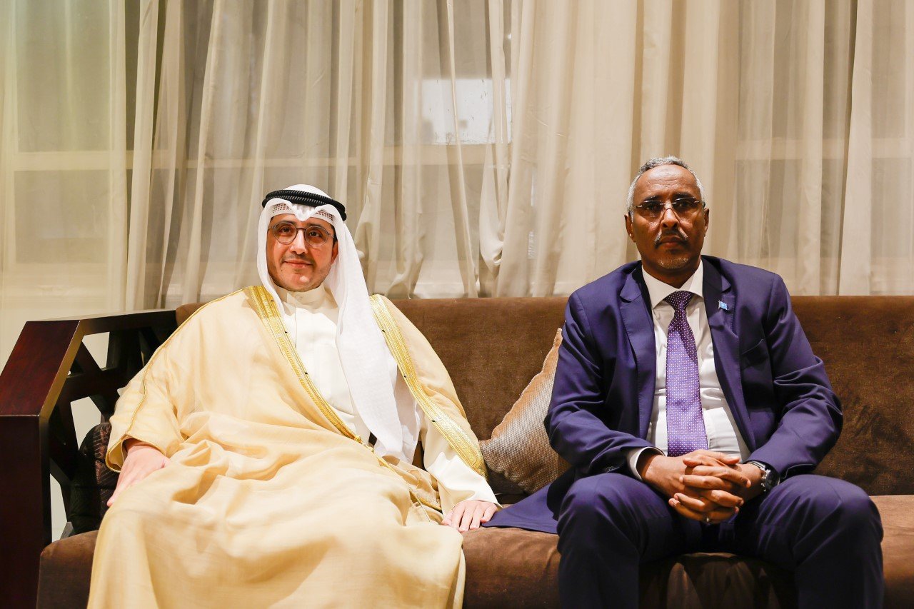 وزير الخارجية الكويتي يبحث مع نظيره الصومالي تعزيز العلاقات بين البلدين وزير الخارجية الكويتي يبحث مع نظيره الصومالي تعزيز العلاقات بين البلدين