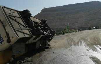 مصر.. وفاة وإصابة 48 شخصاً في انقلاب حافلة على طريق السخنة-الجلالة