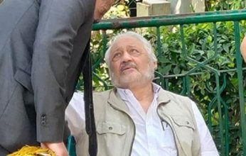 خالد زكي يتلقي واجب العزاء في زوجته بمسجد الشرطة بالشيخ زايد