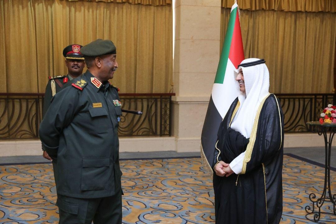 رئيس مجلس السيادة يؤكد متانة العلاقات السودانية الكويتية رئيس مجلس السيادة يؤكد متانة العلاقات السودانية الكويتية