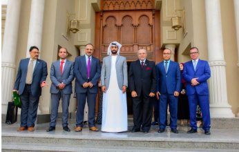 محمد بن نهيان آل نهيان يزور اتحاد الآثاريين العرب ويتسلم درع السفارة الثقافية لدولة الإمارات