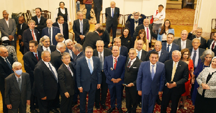 السفير المصري هشام بدر يتسلم وسام الشمس المشرقة "النجمة الذهبية والفضية" من سفارة اليابان السفير المصري هشام بدر يتسلم وسام الشمس المشرقة "النجمة الذهبية والفضية" من سفارة اليابان