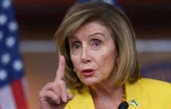 تفاصيل تعرض زوج رئيسة النواب الأمريكي للاعتداء بعد اقتحام منزله