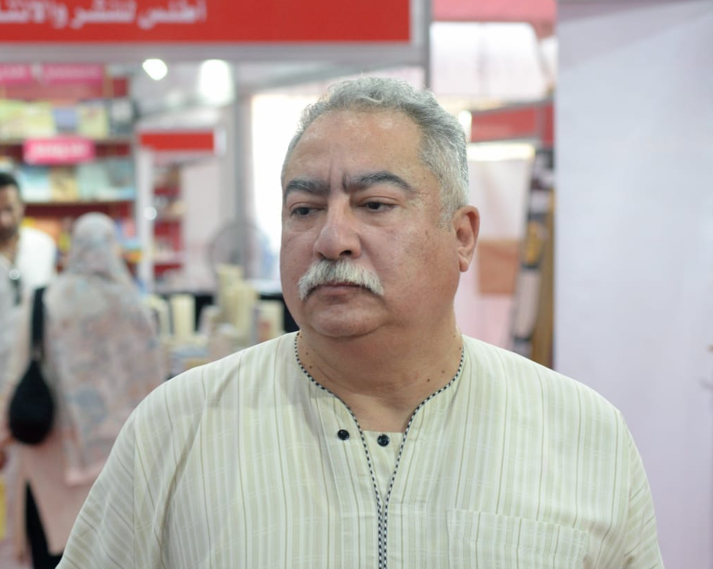 بالصور.. إبراهيم عيسى يتجول بجلابية المنزل في معرض الكتاب بأكتوبر بالصور.. إبراهيم عيسى يتجول بجلابية المنزل في معرض الكتاب بأكتوبر