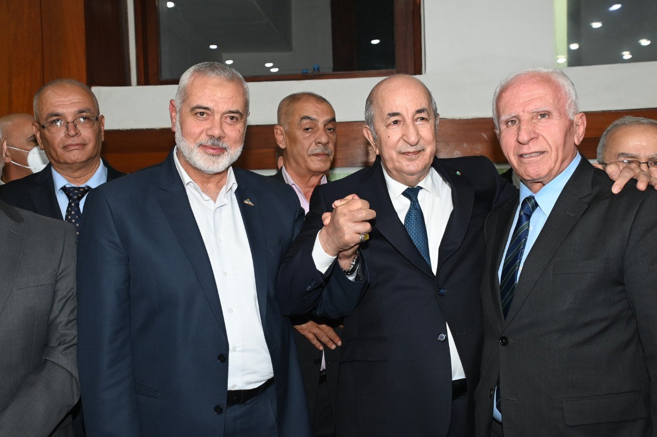 الفصائل الفلسطينية توقّع اتفاق مصالحة في الجزائر الفصائل الفلسطينية توقّع اتفاق مصالحة في الجزائر