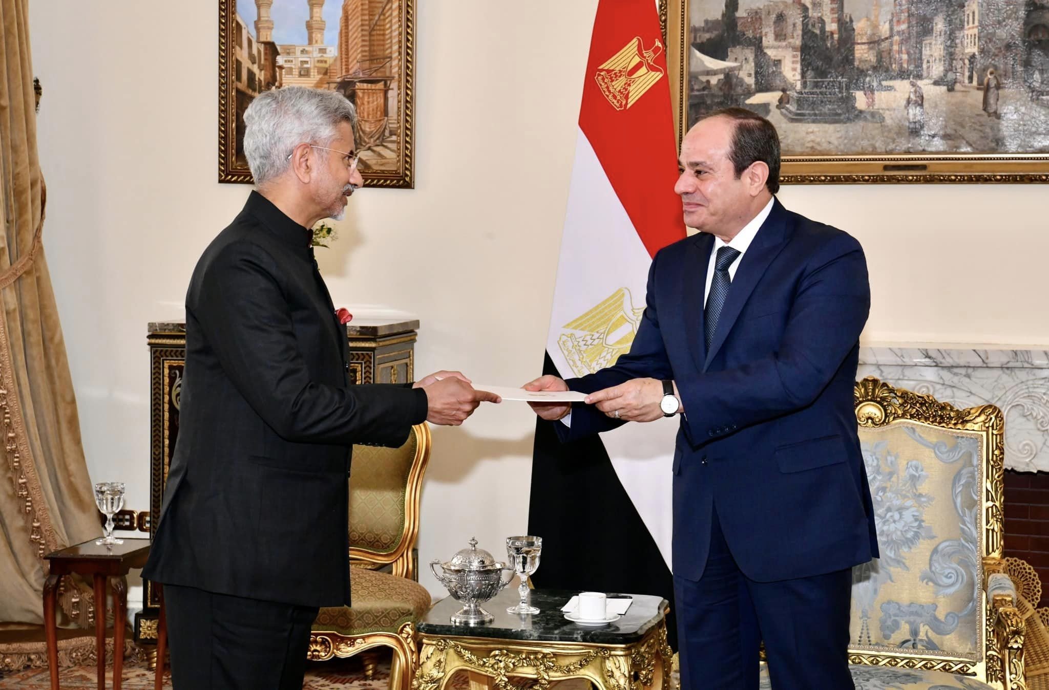 السيسي يشيد بالعلاقات التاريخية التي تجمع بين مصر والهند السيسي يشيد بالعلاقات التاريخية التي تجمع بين مصر والهند