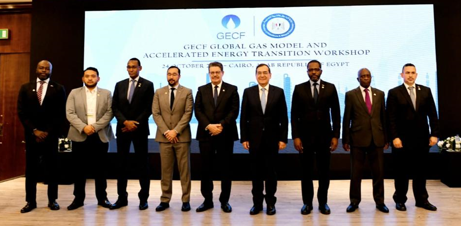 طارق الملا: التوترات الأخيرة التي يشهدها العالم تسببت في حدوث اضطراب اسواق الطاقة طارق الملا: التوترات الأخيرة التي يشهدها العالم تسببت في حدوث اضطراب اسواق الطاقة