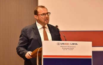 محافظ مصرف ليبيا المركزي يلتقي مسؤولاً أمريكياً