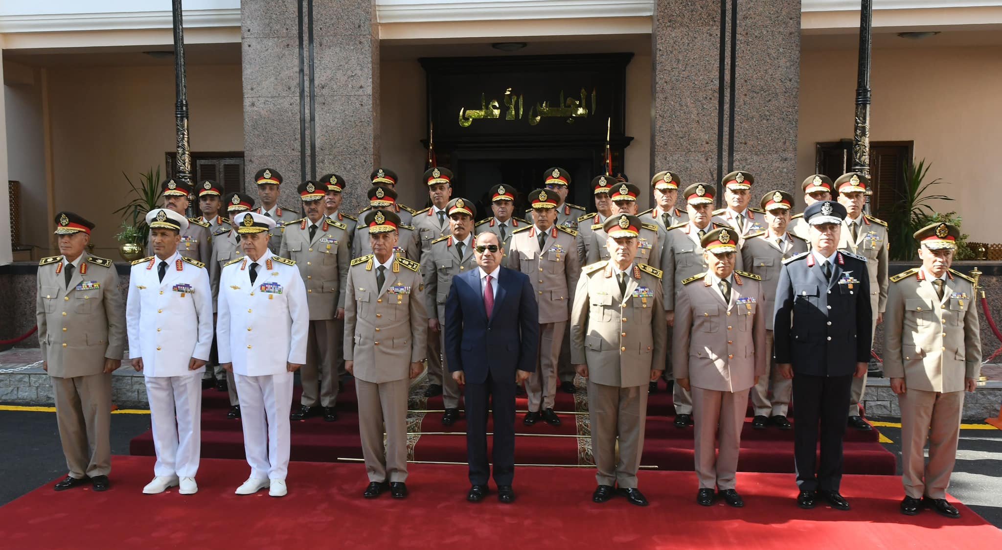 الرئيس السيسي يبحث مع "الأعلى للقوات المسلحة" ركائز الأمن القومي المصري الرئيس السيسي يبحث مع "الأعلى للقوات المسلحة" ركائز الأمن القومي المصري