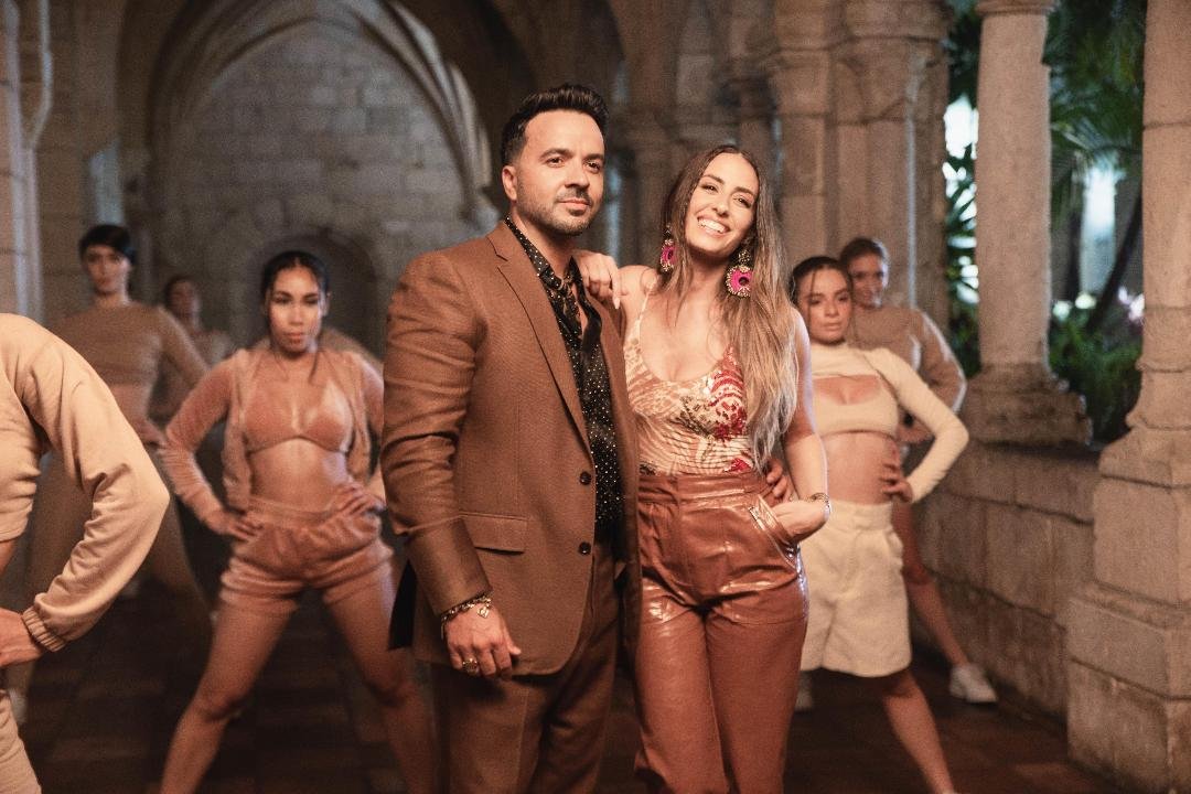 هبة طوجي تنضمّ لـUniversal Arabic Music وتطرح " Que Sera Sera لو نبقى سوا" مع النجم العالميّ لويس فونسي هبة طوجي تنضمّ لـUniversal Arabic Music وتطرح " Que Sera Sera لو نبقى سوا" مع النجم العالميّ لويس فونسي
