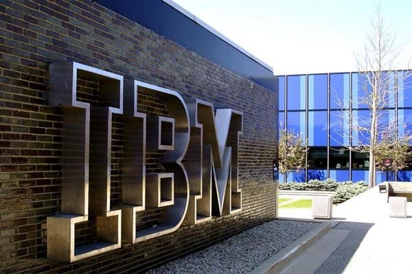شركة (IBM) الأمريكية تستثمر 20 مليار دولار لتصنيع أشباه الموصلات شركة (IBM) الأمريكية تستثمر 20 مليار دولار لتصنيع أشباه الموصلات