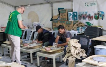 مركز الملك سلمان للإغاثة يدشن برنامج ويوزع سلال غذائية للاجئين السوريين والفلسطينيين بالأردن ولبنان