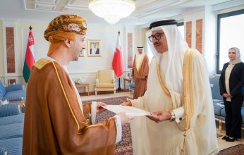 وزير خارجية البحرين يشيد بمستوى العلاقات الأخوية بين بلاده وسلطنة عمان
