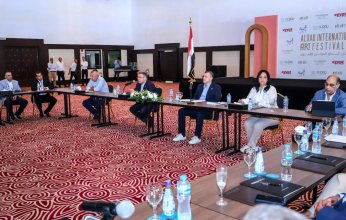 وزير السياحة والآثار ومحافظ البحر الأحمر يعقدان اجتماعاً موسعاً مع مجموعة من مستثمري وممثلي قطاع السياحة الخاص بالمحافظة