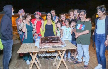 فريق مسلسل"ارواح خفية يحتفل بعيد ميلاد سمية الخشاب تحت الامطار