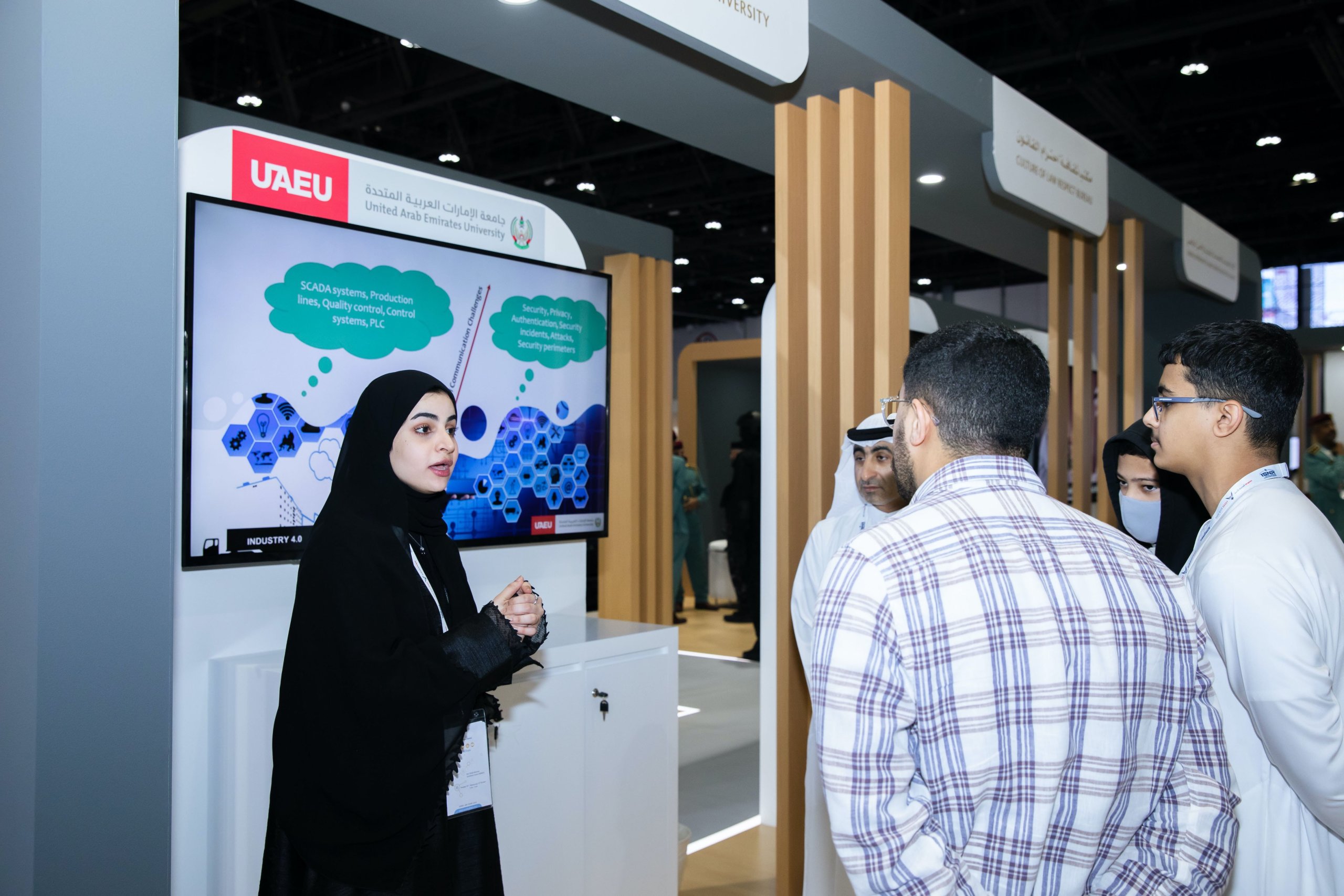جامعة الإمارات تستعرض 4 مشاريع مبتكرة في معرض " آيسنار2022 " جامعة الإمارات تستعرض 4 مشاريع مبتكرة في معرض " آيسنار2022 "
