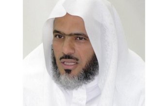 إمام المسجد النبوي يحذر من خطورة منصّات التواصل الاجتماعى فى نشر الشائعات