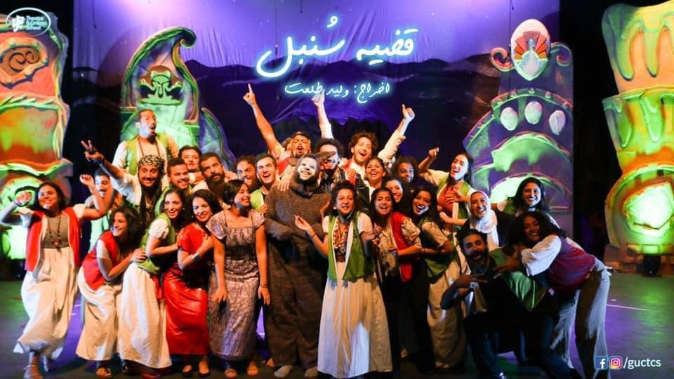بالصور.. تكريم المنتج شادي مقار وريمون من فريق مسرح "الجامعة الألمانية بالقاهرة Guc" بالصور.. تكريم المنتج شادي مقار وريمون من فريق مسرح "الجامعة الألمانية بالقاهرة Guc"