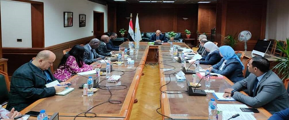 وزير الري المصري يبحث مع البنك الأفريقي آليات التعاون بقطاع الموارد المائية وزير الري المصري يبحث مع البنك الأفريقي آليات التعاون بقطاع الموارد المائية