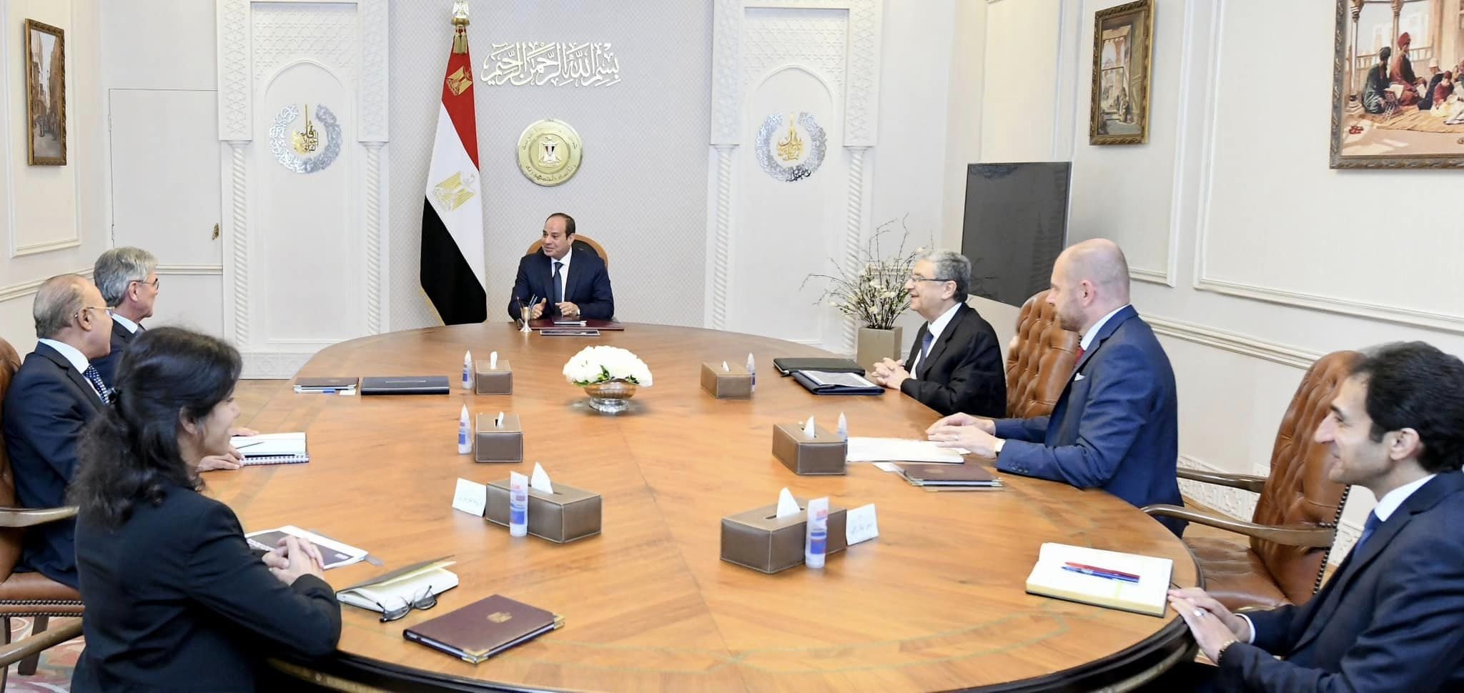 السيسي يبحث التعاون المشترك مع "سيمنز" العالمية في مشروعات الطاقة الخضراء السيسي يبحث التعاون المشترك مع "سيمنز" العالمية في مشروعات الطاقة الخضراء