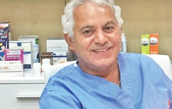 أستاذ للجراحة بكلية طب الكويت يتسلم شهادة الزمالة الفخرية من الجمعية الأمريكية للجراحين